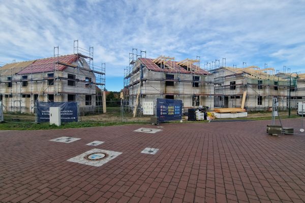 Montage der Dachstühle durch die Zimmerer Montage der Dachstühle durch die Zimmerer