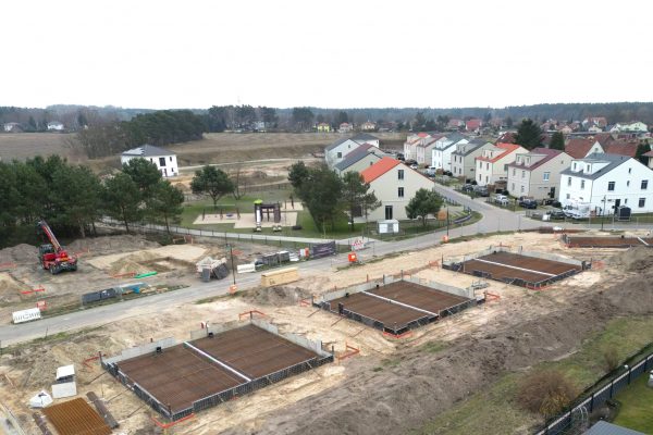 Einschalung + Bewehrung der Bodenplatten Einschalung + Bewehrung der Bodenplatten