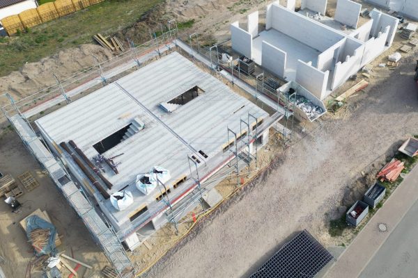 Einblicke von oben ins Erdgeschoß Einblicke von oben ins Erdgeschoß